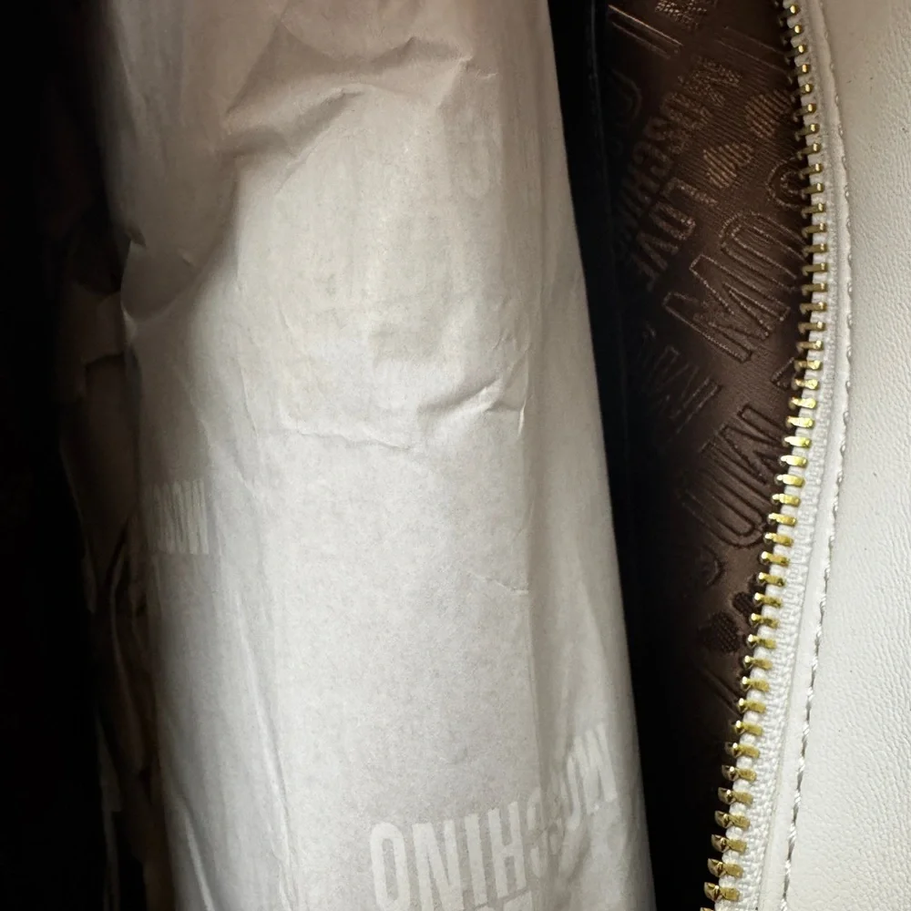 Love Moschino Cream Quilted Shoulder Bag - Picture 6 of 7